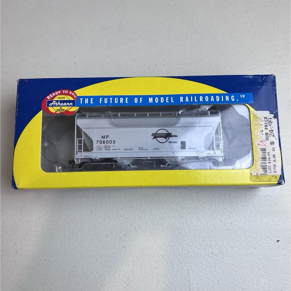 HO Scale Athearn Ready To Roll‎ UP/BKTY PS 2600 Covered Hopper 95552